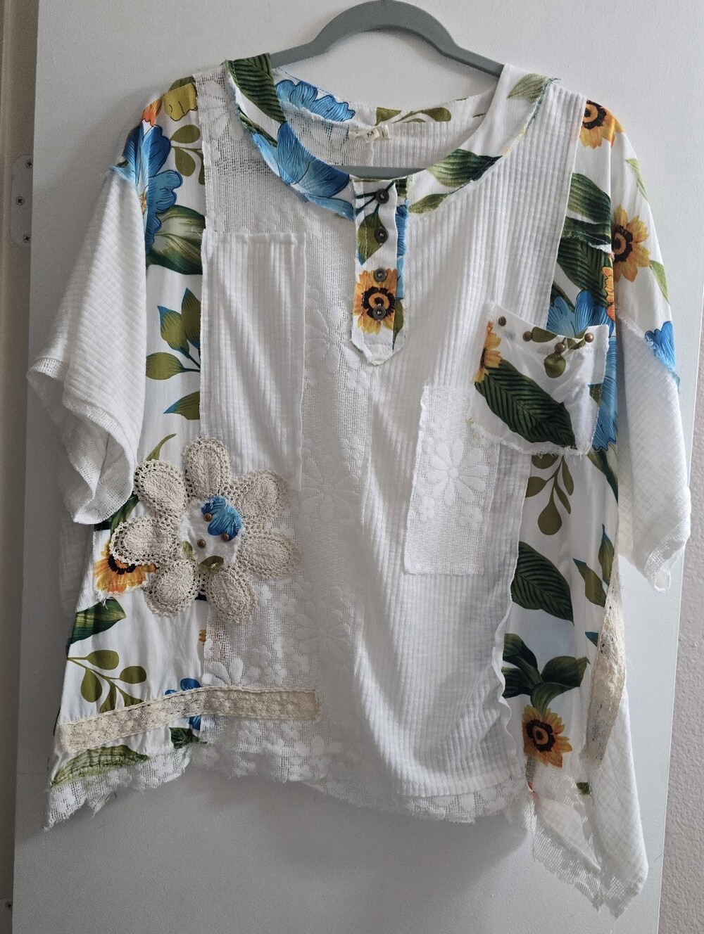 210 POL White Tunic with Blue and Yellow Floral Appliqué